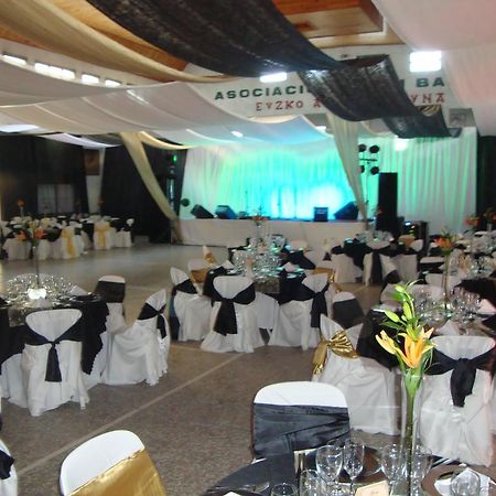 Hotel Euzko Alkartasuna Macachin  Bagian luar foto