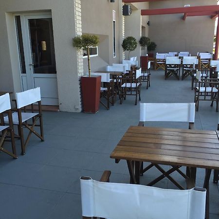 Hotel Euzko Alkartasuna Macachin  Bagian luar foto