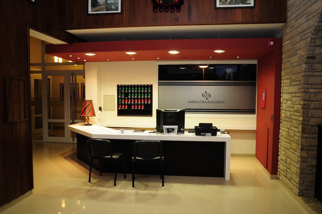 Hotel Euzko Alkartasuna Macachin  Bagian luar foto