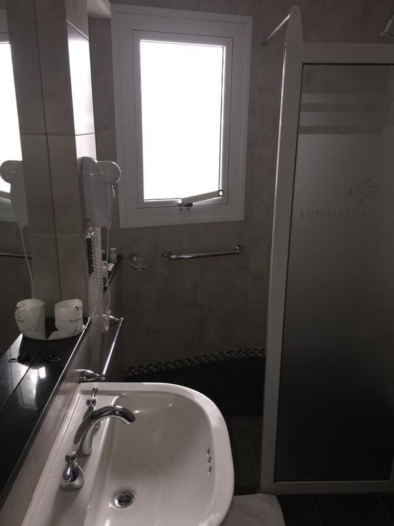 Hotel Euzko Alkartasuna Macachin  Bagian luar foto
