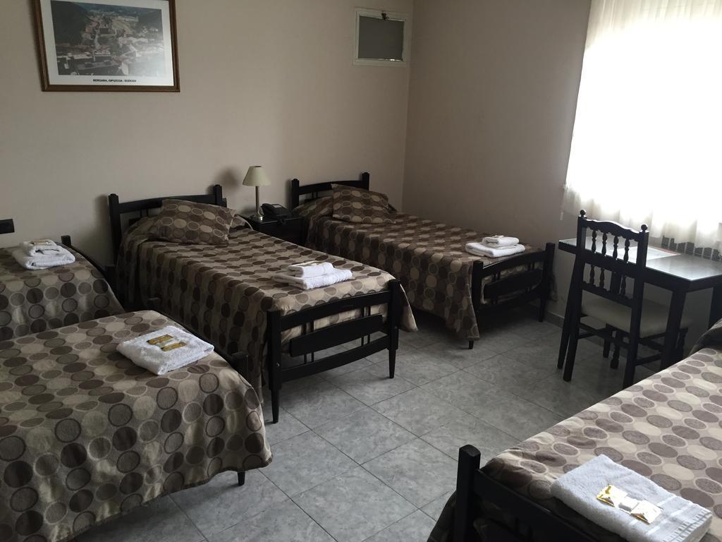 Hotel Euzko Alkartasuna Macachin  Bagian luar foto