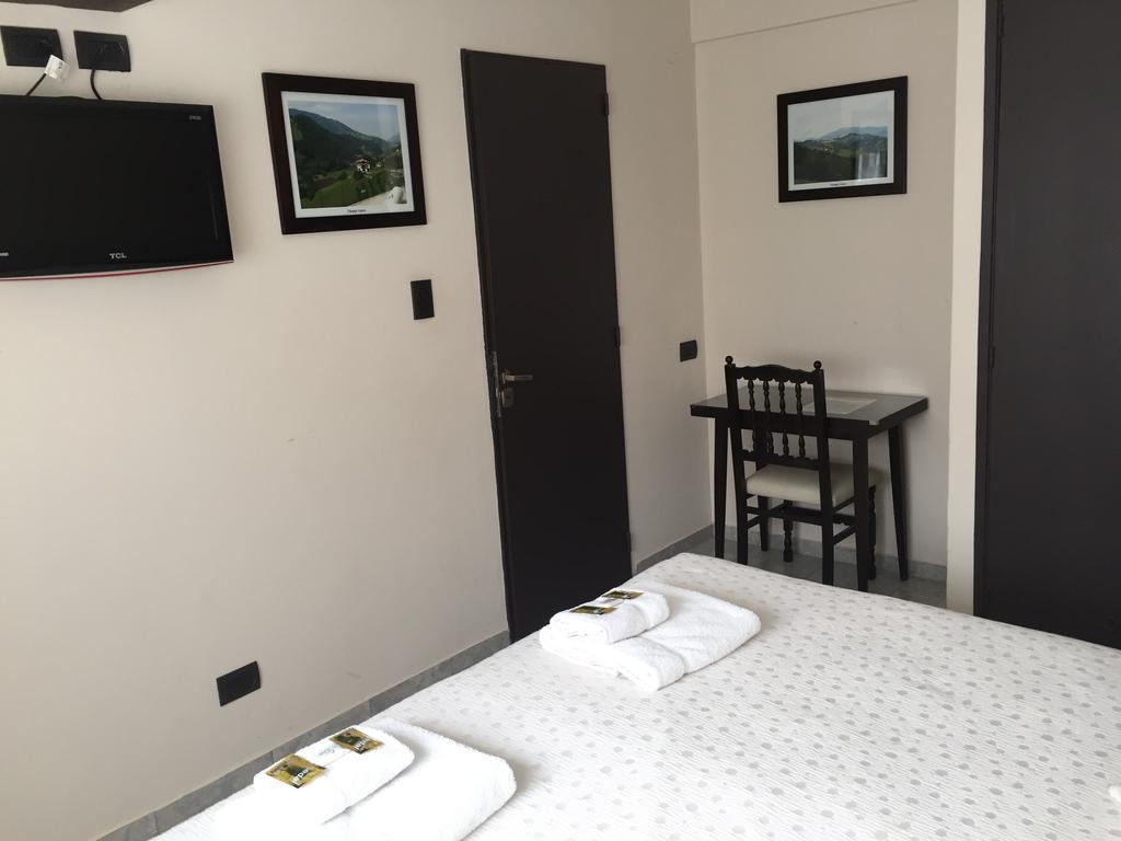 Hotel Euzko Alkartasuna Macachin  Bagian luar foto