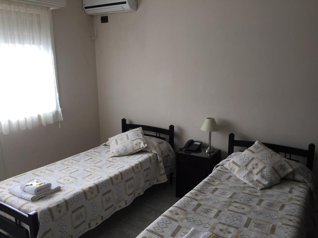 Hotel Euzko Alkartasuna Macachin  Bagian luar foto