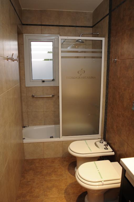 Hotel Euzko Alkartasuna Macachin  Ruang foto